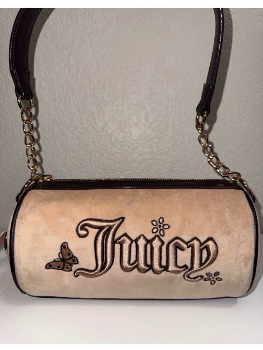 Juicy Couture Beige and Black Barrel Shoulder Bag with Gold Chain